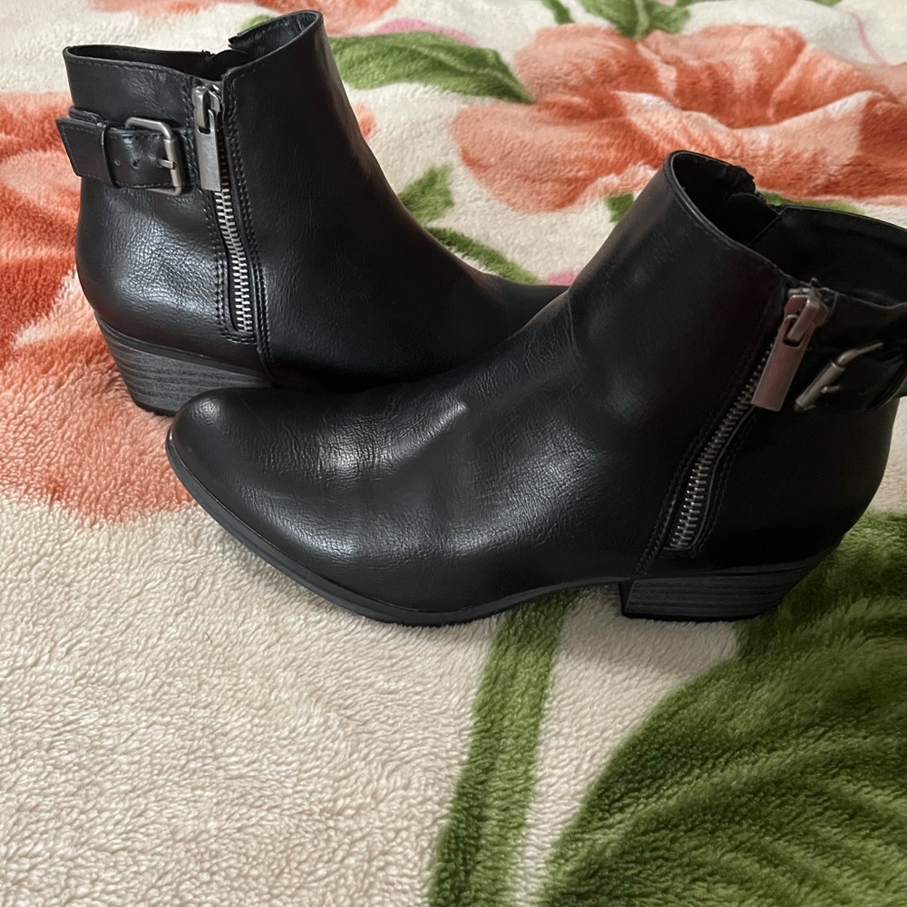 Esprit Black Ankle Booties with Sleek Leather Finish